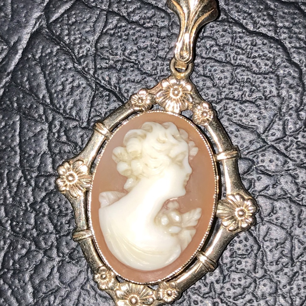 Cameo pendant, vintage, 10K gold, ESEMCO,